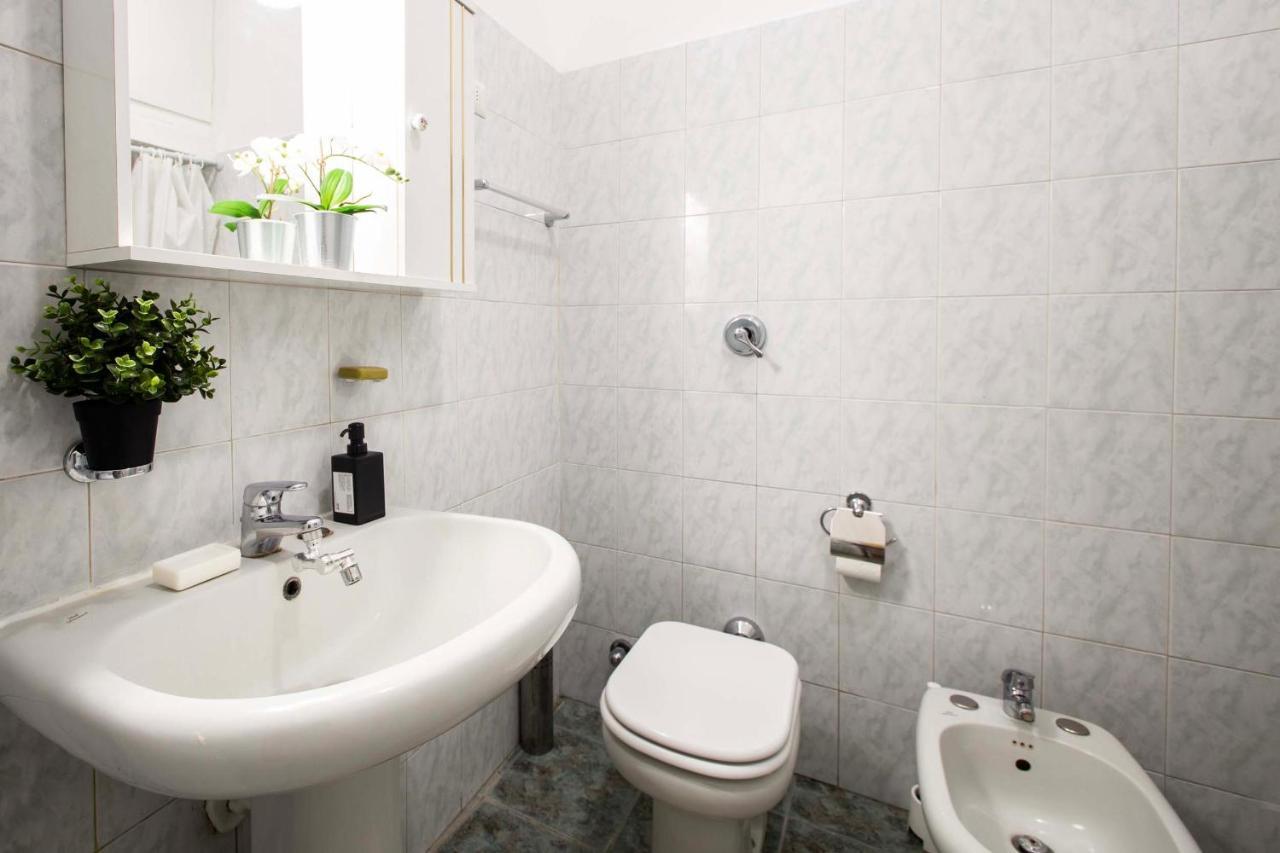 Milano-Linate Suite Self Check In & Free Parking Bagian luar foto