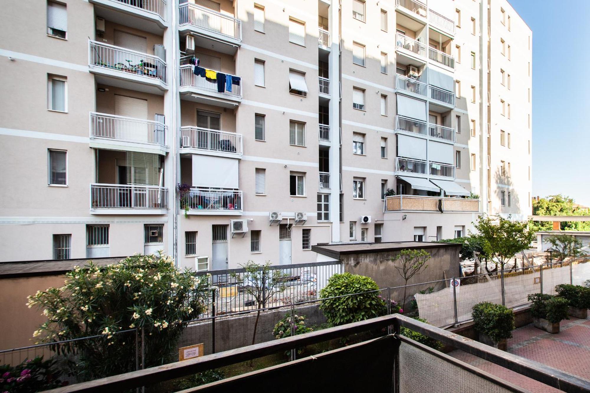 Milano-Linate Suite Self Check In & Free Parking Bagian luar foto