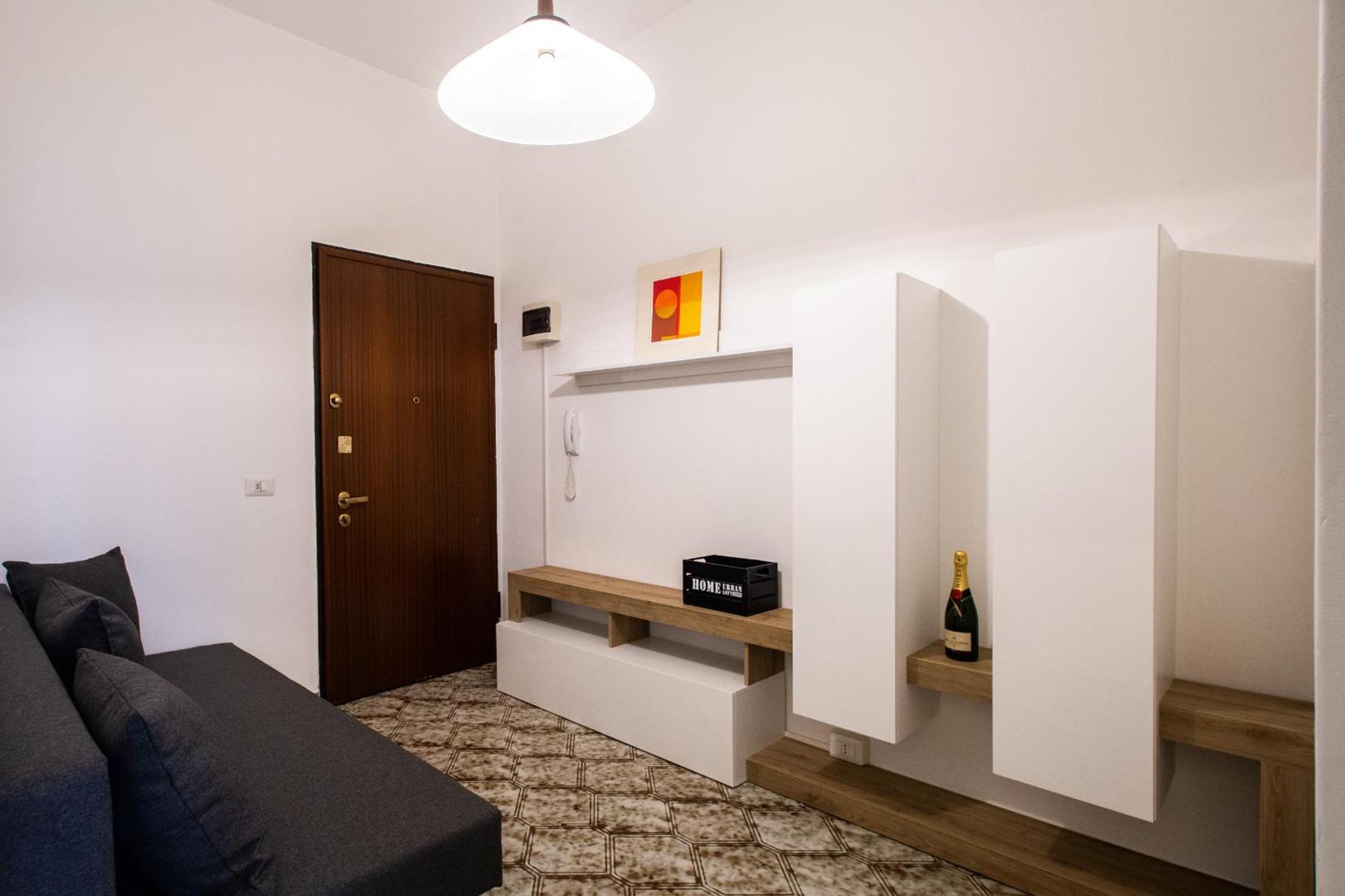 Milano-Linate Suite Self Check In & Free Parking Bagian luar foto